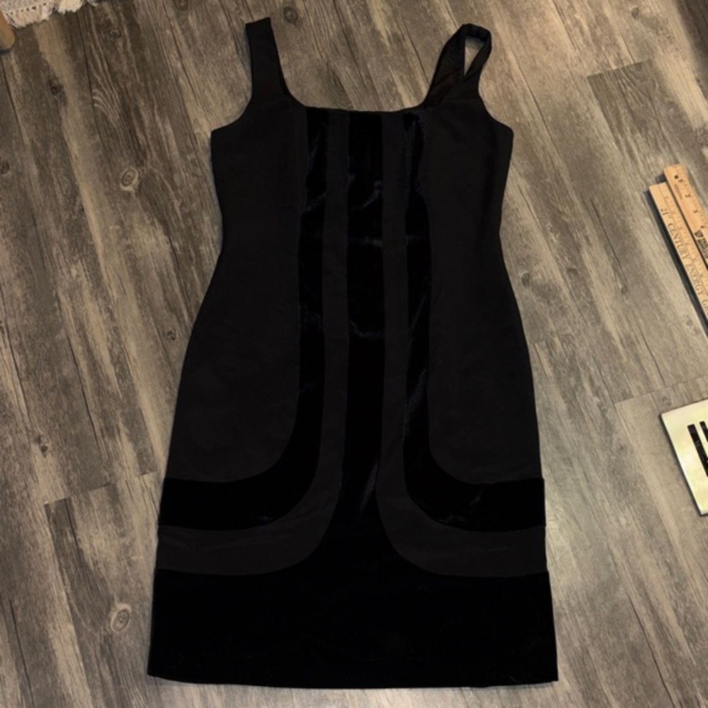 VINTAGE 90s David Meister silk / black dress 
Woman’s size 8